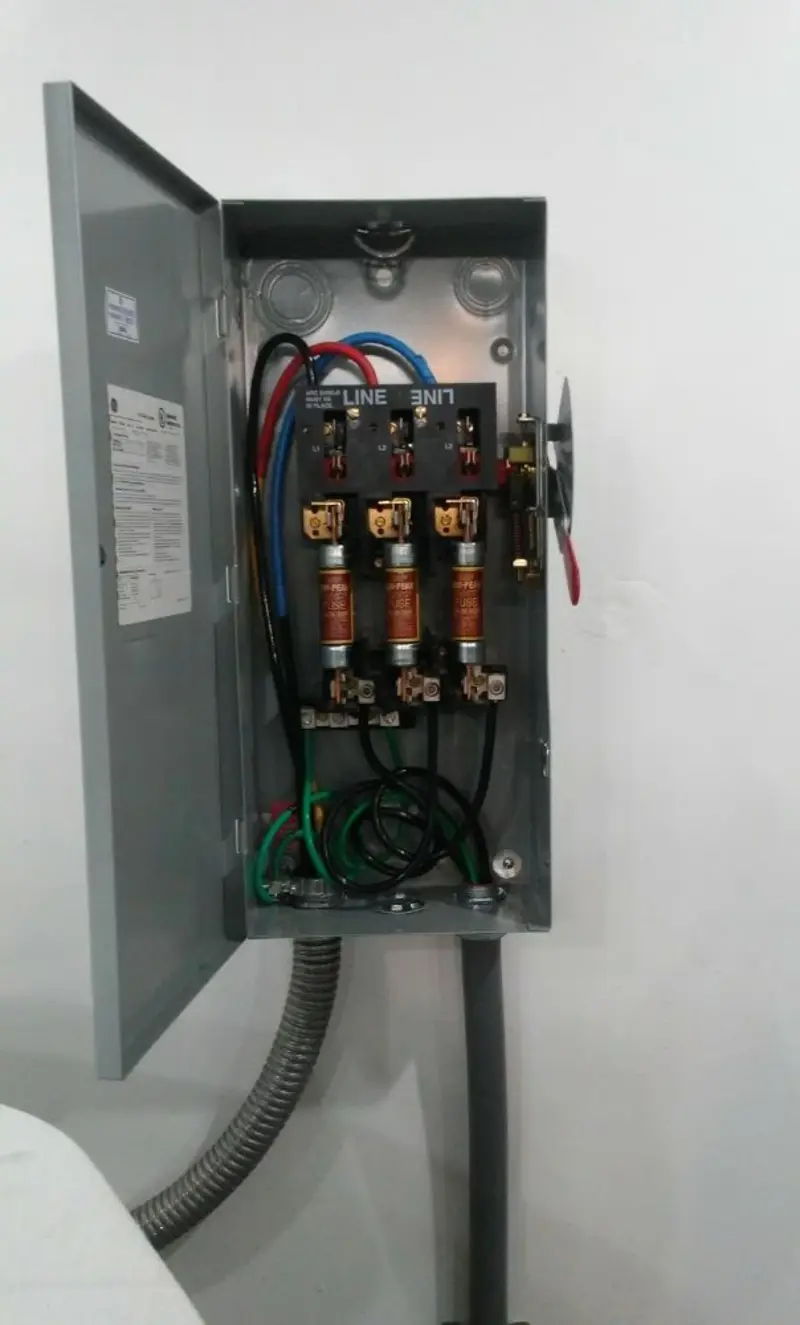 Three-phase disconnect switch installed for Smoke Detector Installation in Lone Grove